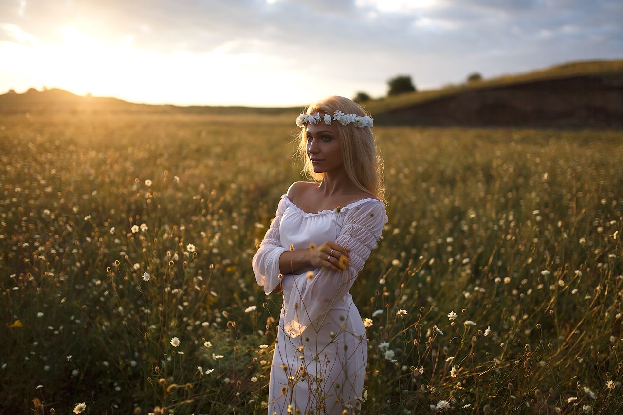 Girls in Slavic costumes in Sendai